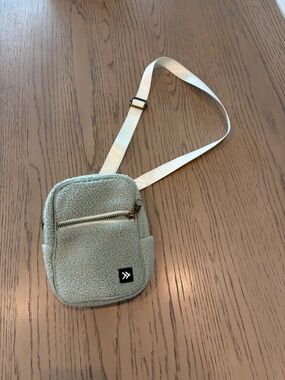Thread wallets Sherpa Fleece Crossbody Bag in Light Sage
